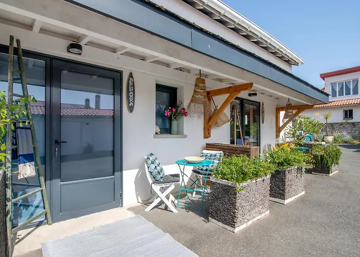 Surf 300m De La * ビアリッツ