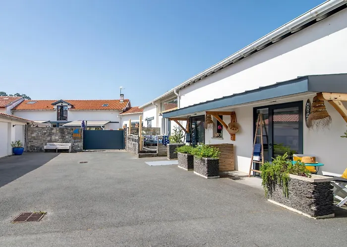 アパート Surf 300m De La