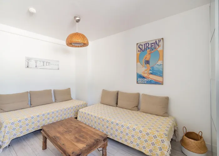 Surf 300m De La アパート