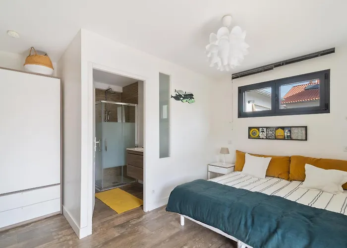 アパート Surf 300m De La