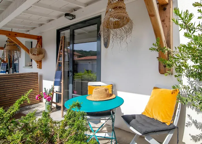 アパート Surf 300m De La